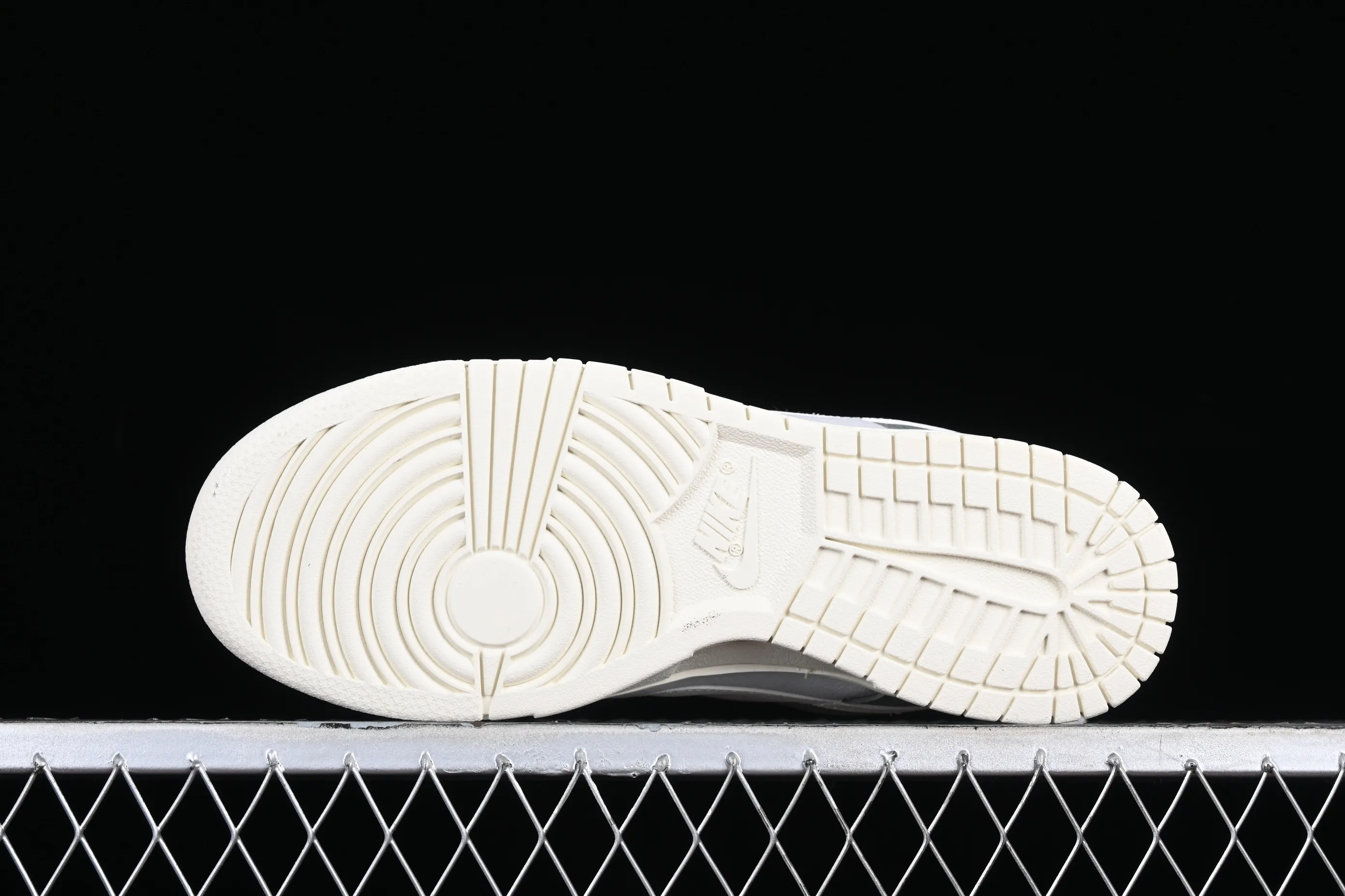 All Categories Nk SB Dunk Series Nk SB Dunk Low Low-top sneakers Cost-effective version Nk Dunk Low "Mica Green" Mica Green Canvas SB low-top sports and leisure sneakers DV7212-300